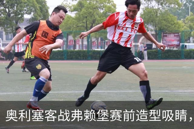 奥利塞客战弗赖堡赛前造型吸睛，黑色羊绒头套惹眼